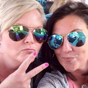 Meet your Posher, Apryl